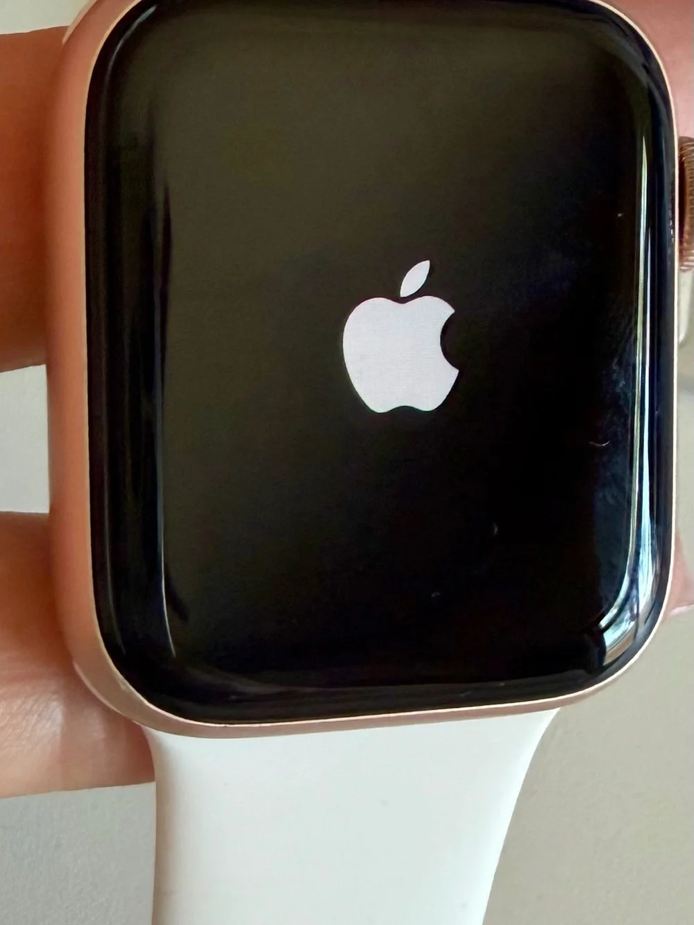 Apple Watch Series 6, 40 mm - Rose Gold Case with White Sport Band